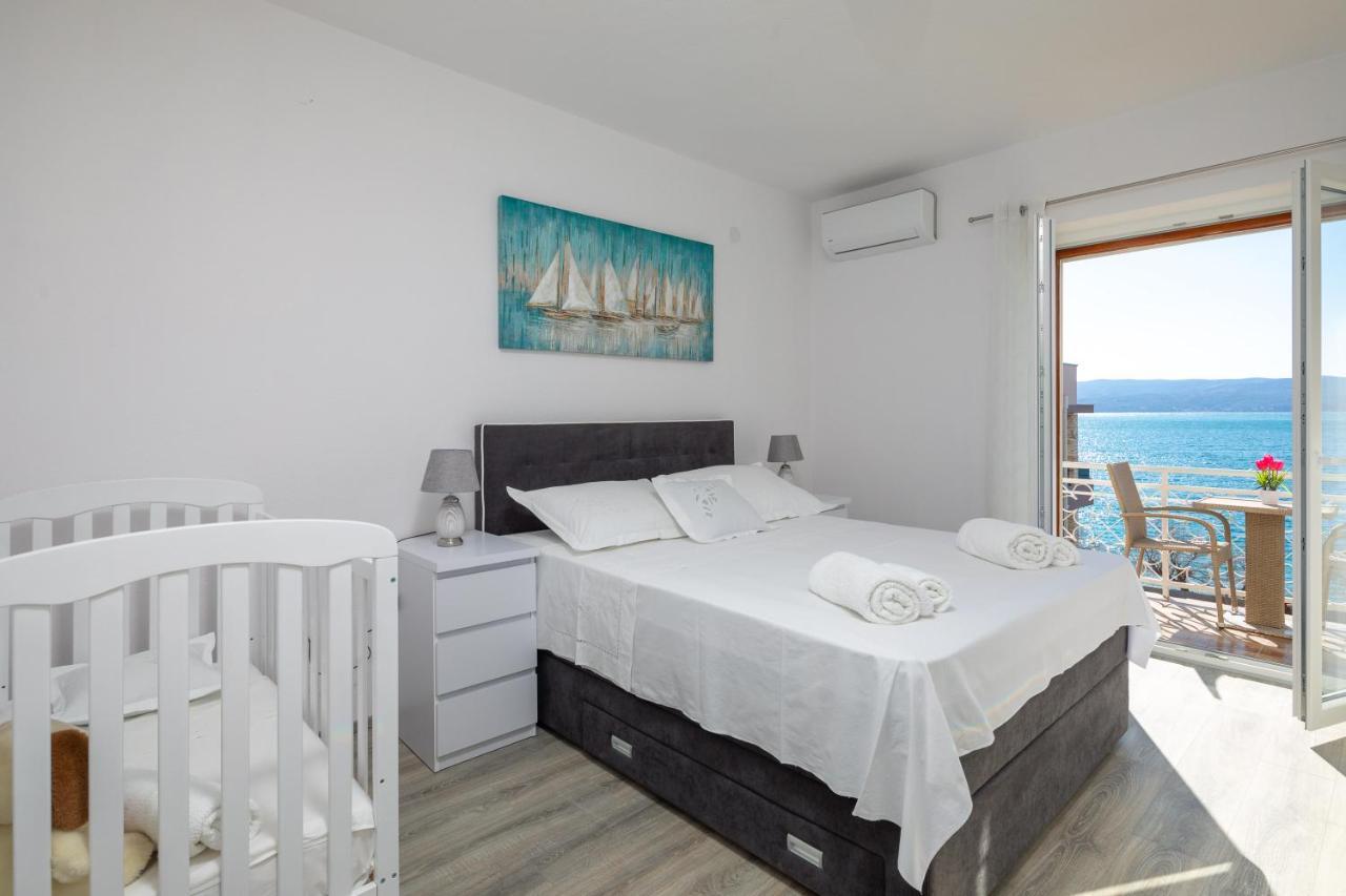 Apartments 20 Meters From The Beach Jesenice (Split-Dalmatia) Exterior foto